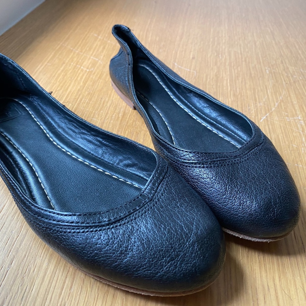 FRYE Carson flats